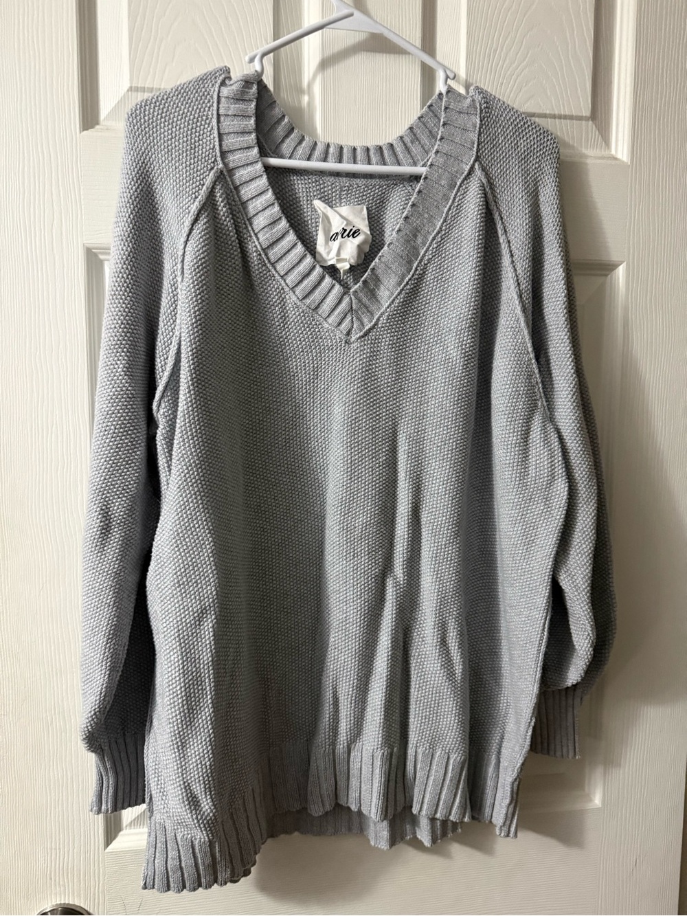 aerie Light Gray V-Neck Knit Sweater large